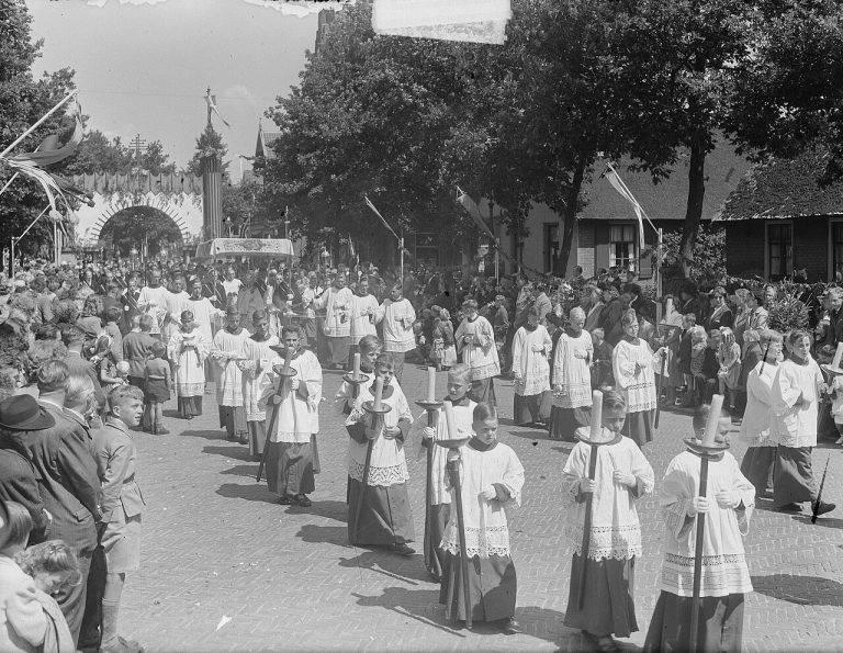 Sint Jansprocessie — Festivals in Laren